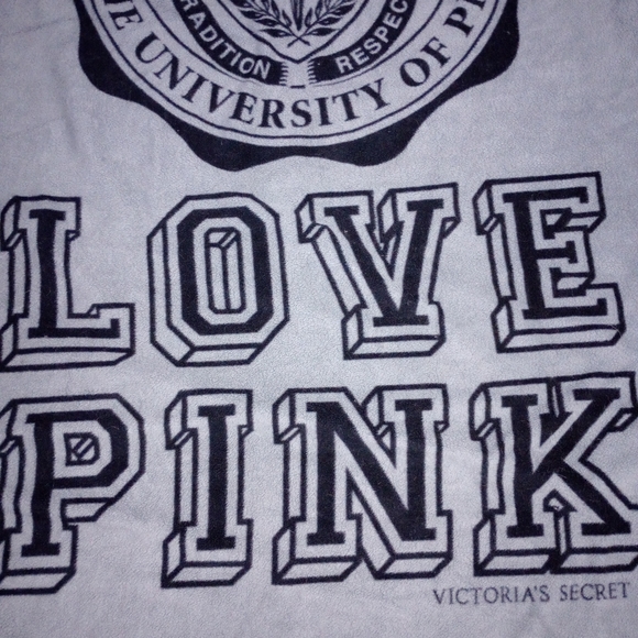 PINK Victoria's Secret Rare Stadium Blanket - Picture 2 of 6
